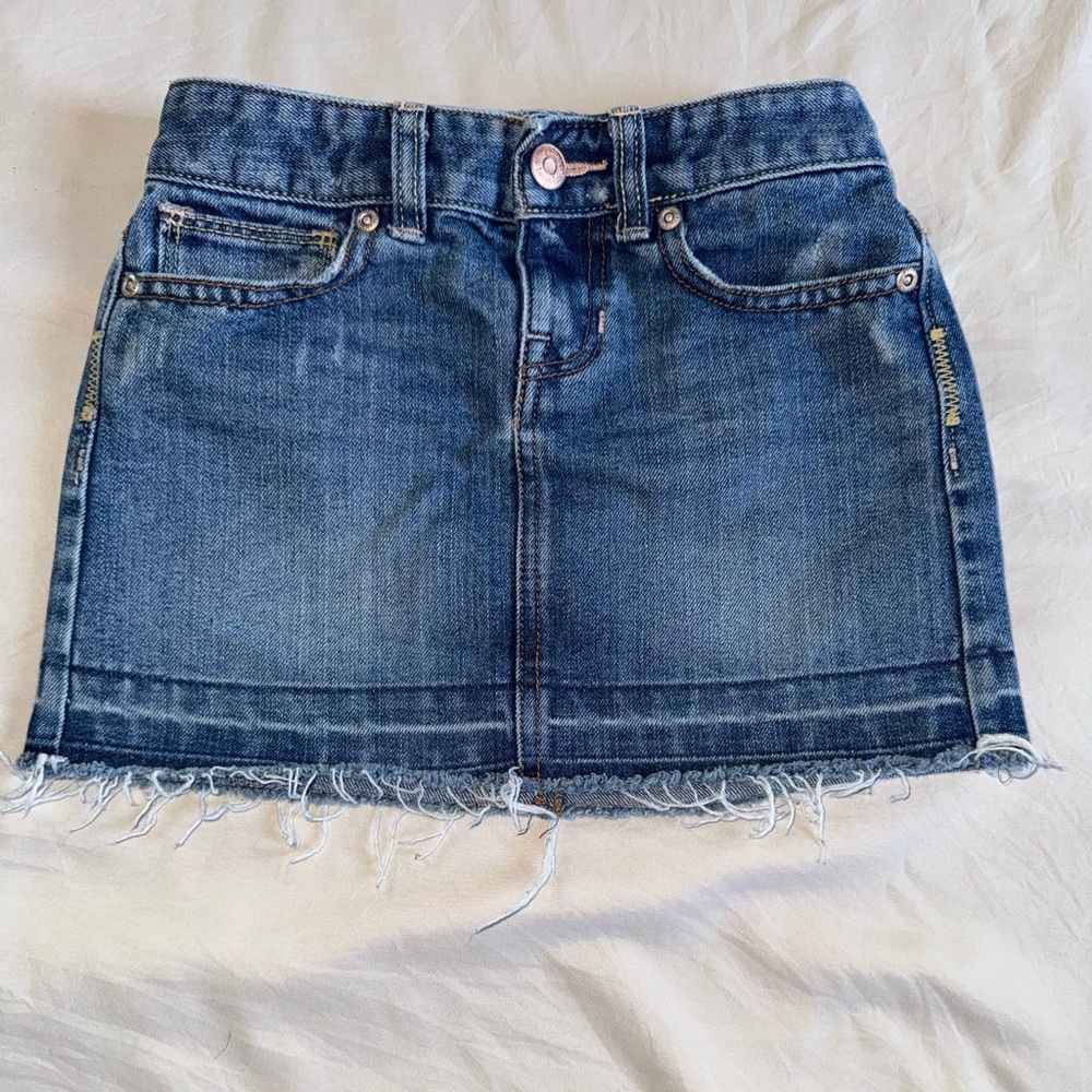 Girls Old Navy Blue Denim Mini Skirt. Size 7.